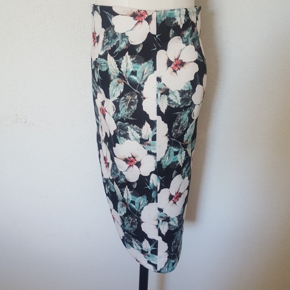 Jealous Tomatoe | Floral Skirt | Medium - Picture 2 of 6